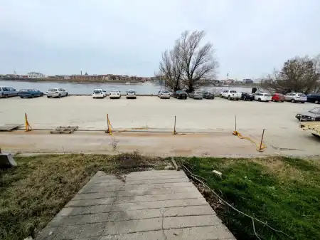 eladó csarnok, nincs megadva