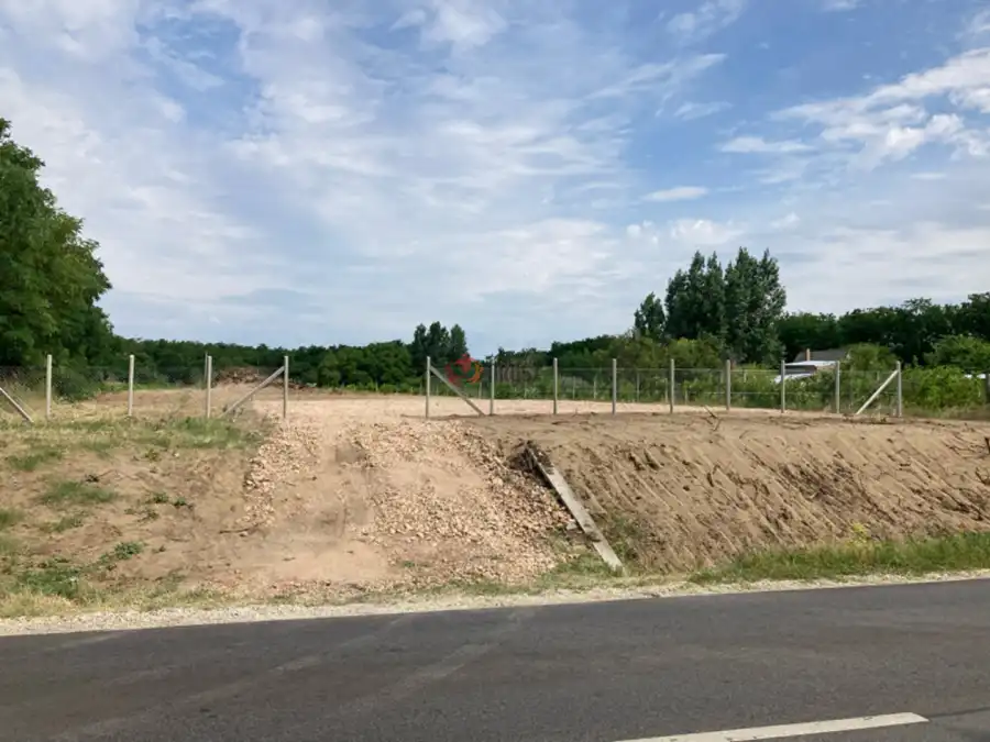 eladó  Építési telek, Paks