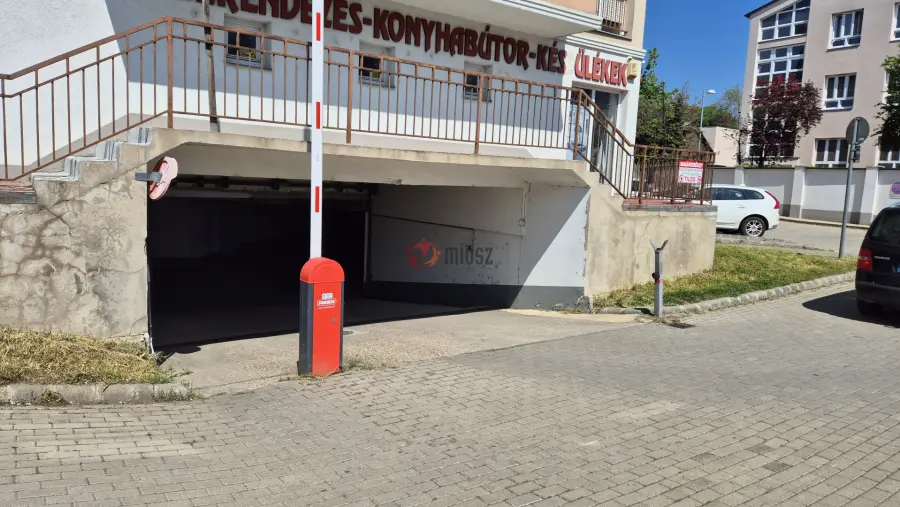 eladó garázs, Debrecen