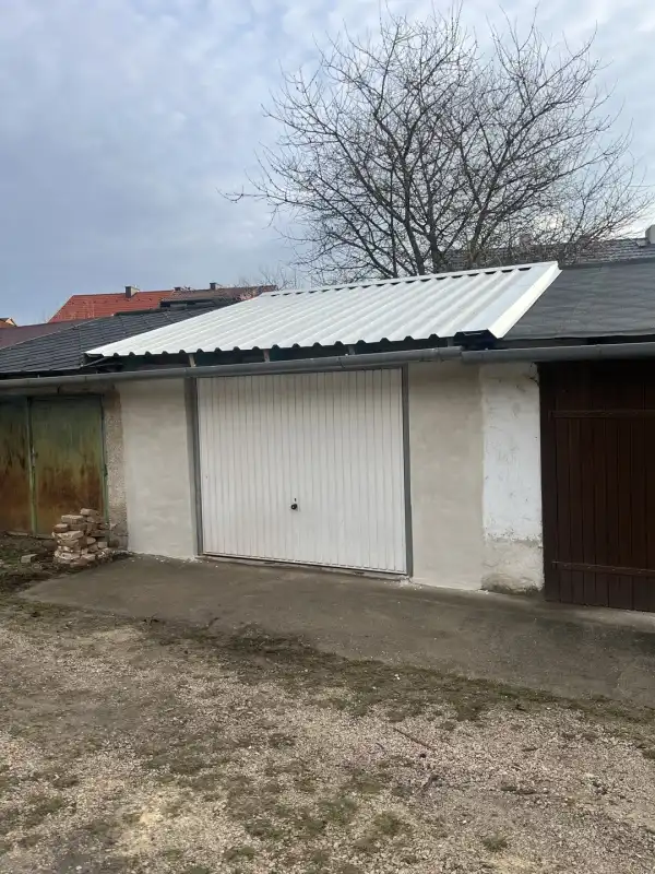 Eladó garázs, Székesfehérvár 22 m² 6.9 M Ft