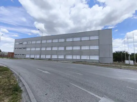 Eladó gazdasági ingatlan, Tatabánya 4200 m² 384.25 M Ft + Áfa