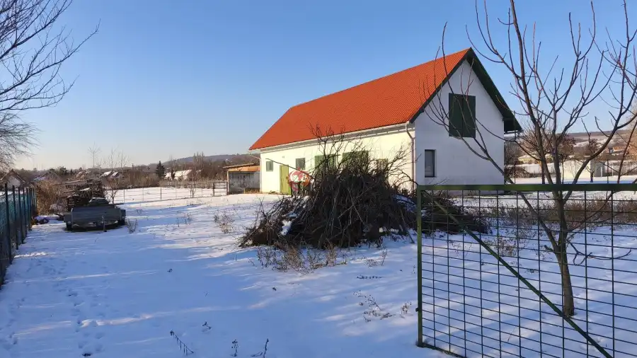 eladó gazdasági ingatlan, Tök