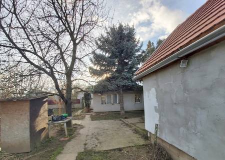 eladó gazdasági ingatlan, Vác