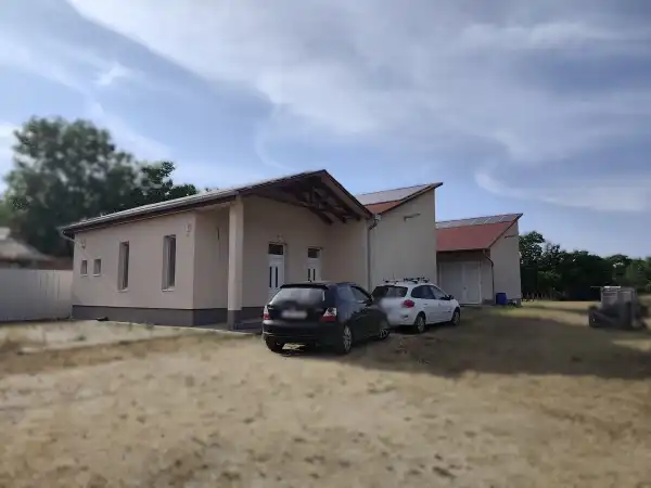 Eladó ipari ingatlan, Dánszentmiklós 167 m² 82.5 M Ft