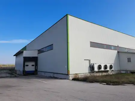 Eladó ipari ingatlan, Tahitótfalu 2147 m² 695 M Ft
