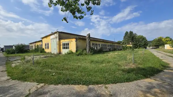 Eladó ipari ingatlan, Várdomb 2650 m² 320 M Ft + Áfa