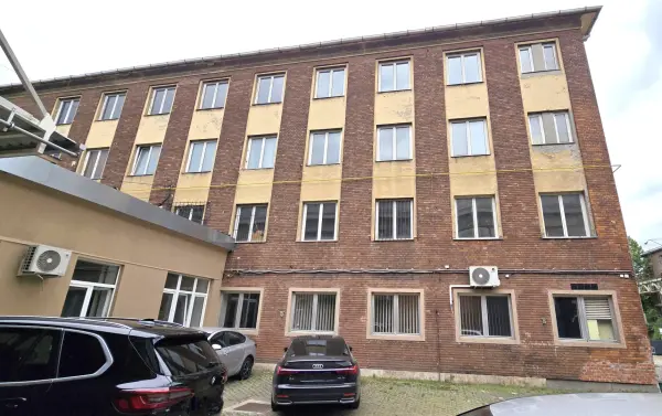 Eladó irodaház, Budapest, XXI. kerület 3232 m² 850 M Ft