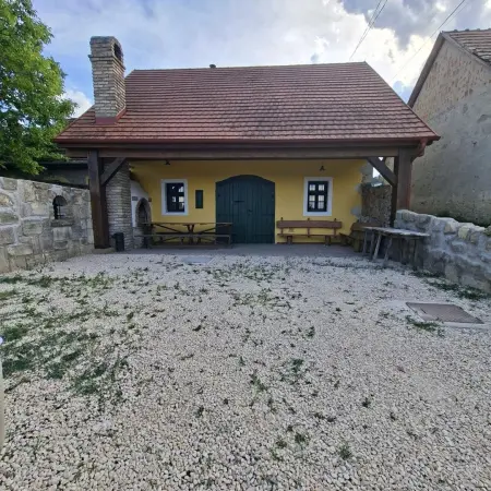 eladó pince, Etyek