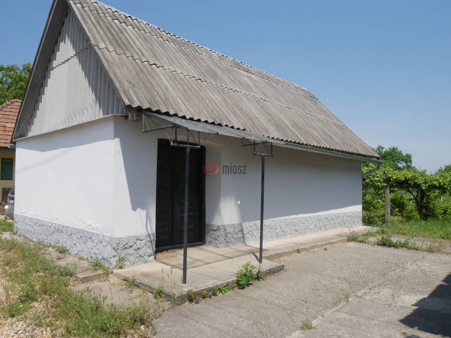 eladó  Szőlős, Albertirsa