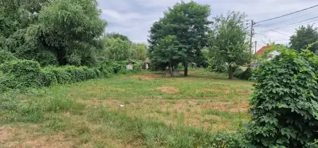 eladó telek, Csörög