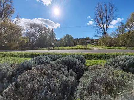 eladó telek, Legénd