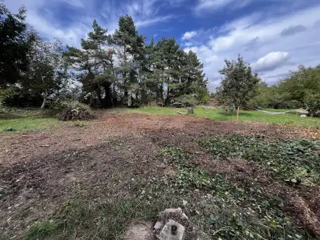 eladó telek, Oroszlány