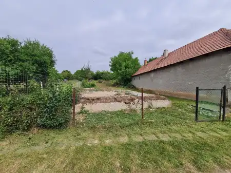 eladó telek, Rózsaszentmárton