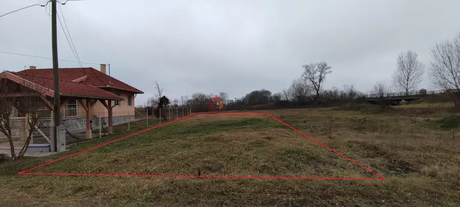 eladó  Üdülő, Tóalmás
