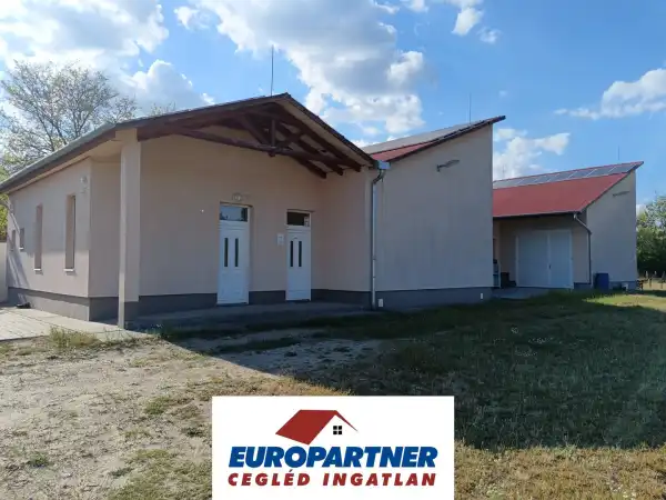 Eladó újszerű ipari ingatlan, Dánszentmiklós 220 m² 79.9 M Ft