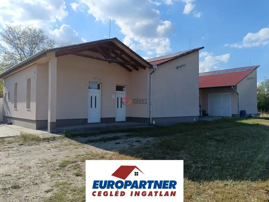eladó újszerű ipari ingatlan, Dánszentmiklós