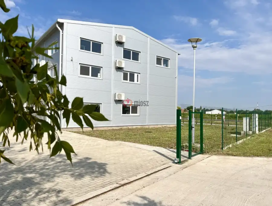 eladó újszerű ipari ingatlan, Domaszék