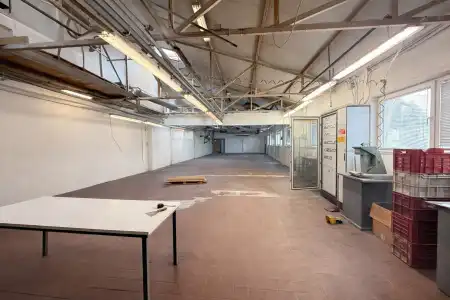 Kiadó ipari ingatlan, Székesfehérvár 400 m² 350 E Ft/hó